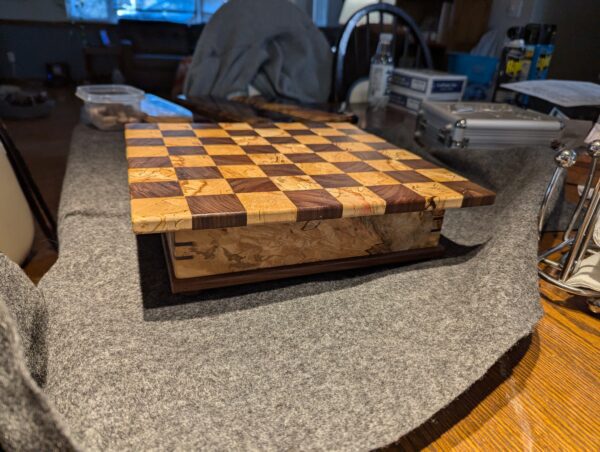 B001 - Chess/Checker Board